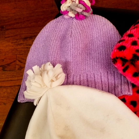 Lot of 3 Girls Winter Hats - Picture 2 of 7